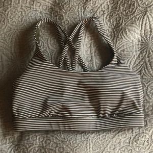 Lululemon energy sports bra size 6. NWOT